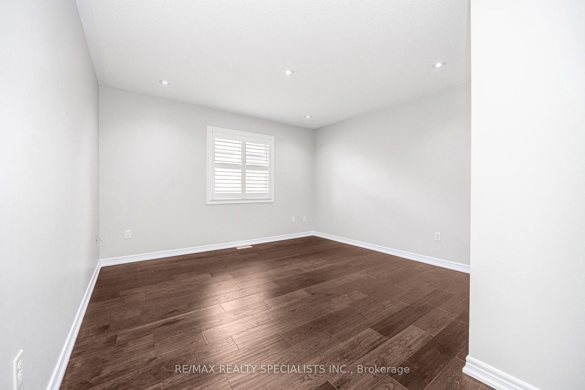 Photo 26 of 102 Chalkfarm Crescent, Brampton, Northwest Sandalwood Parkway — HOMEH