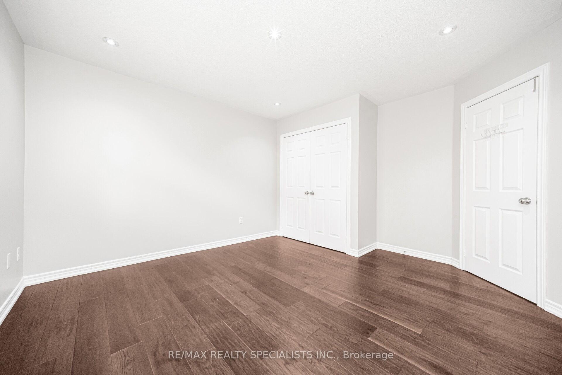 Photo 12 of 102 Chalkfarm Crescent, Brampton, Northwest Sandalwood Parkway — HOMEH