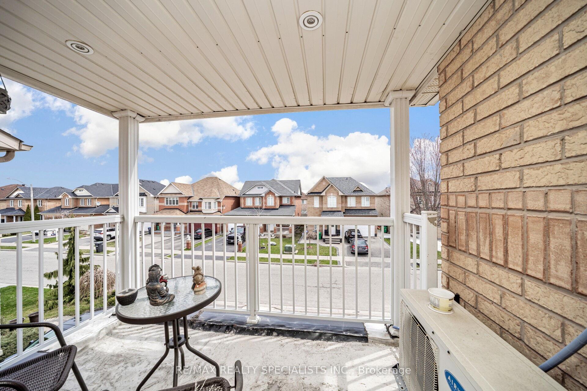 Photo 17 of 102 Chalkfarm Crescent, Brampton, Northwest Sandalwood Parkway — HOMEH
