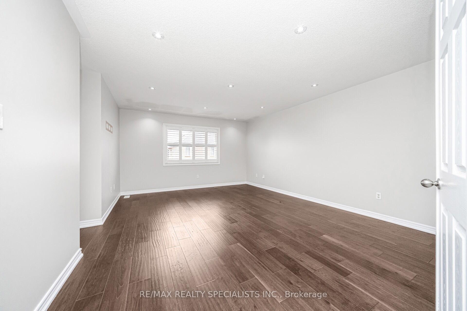 Photo 22 of 102 Chalkfarm Crescent, Brampton, Northwest Sandalwood Parkway — HOMEH