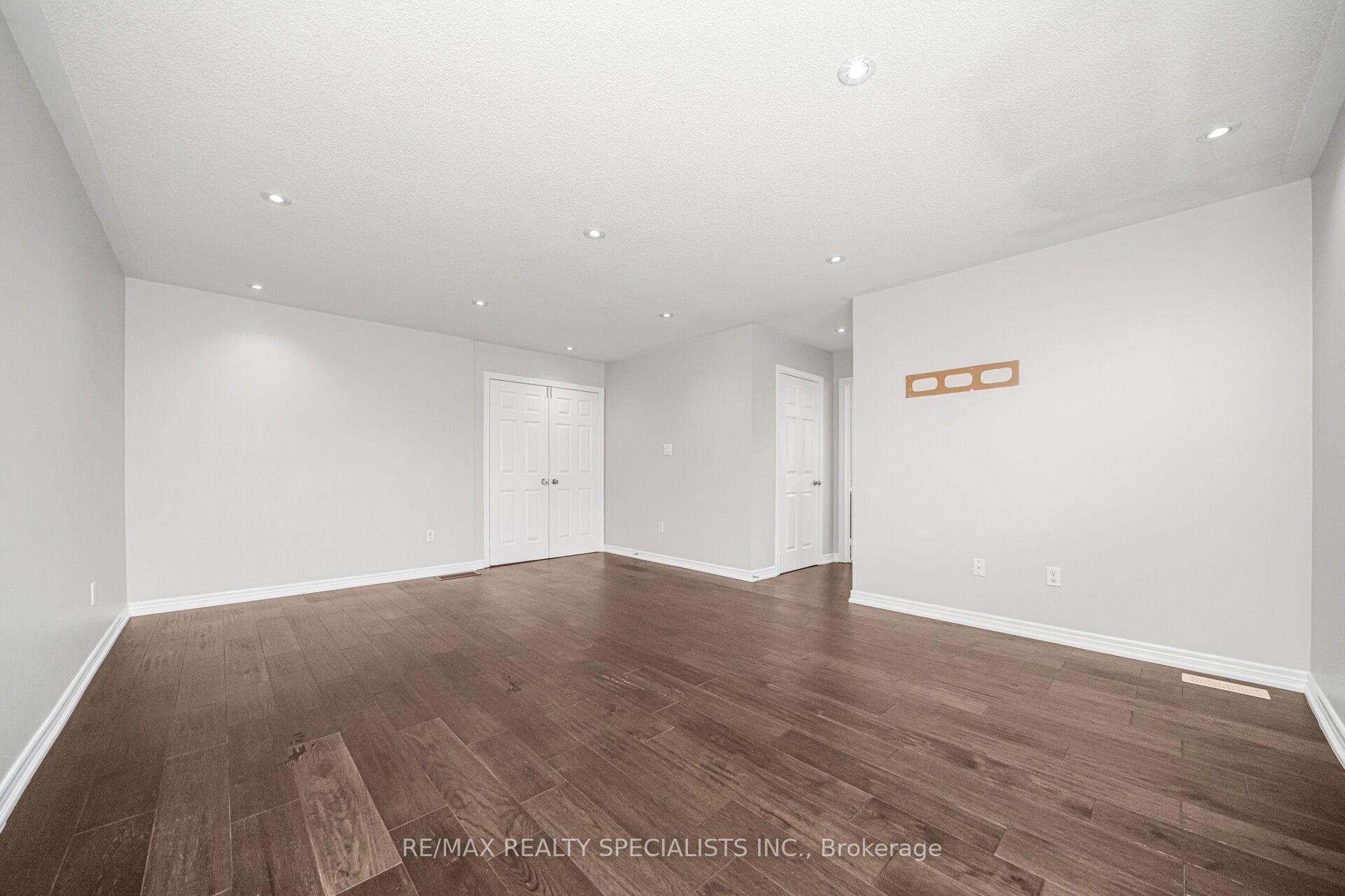 Photo 24 of 102 Chalkfarm Crescent, Brampton, Northwest Sandalwood Parkway — HOMEH