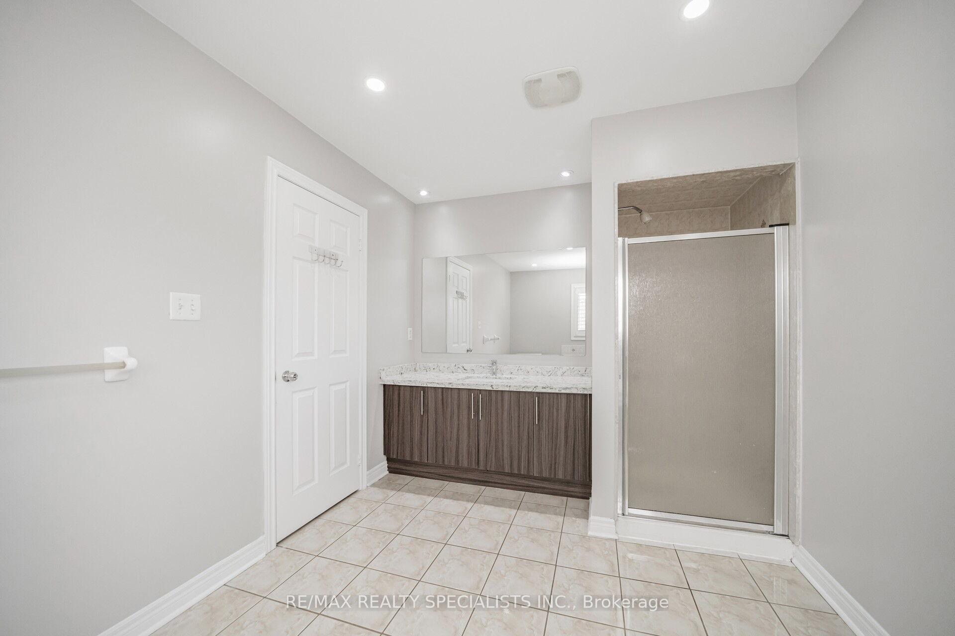 Photo 32 of 102 Chalkfarm Crescent, Brampton, Northwest Sandalwood Parkway — HOMEH