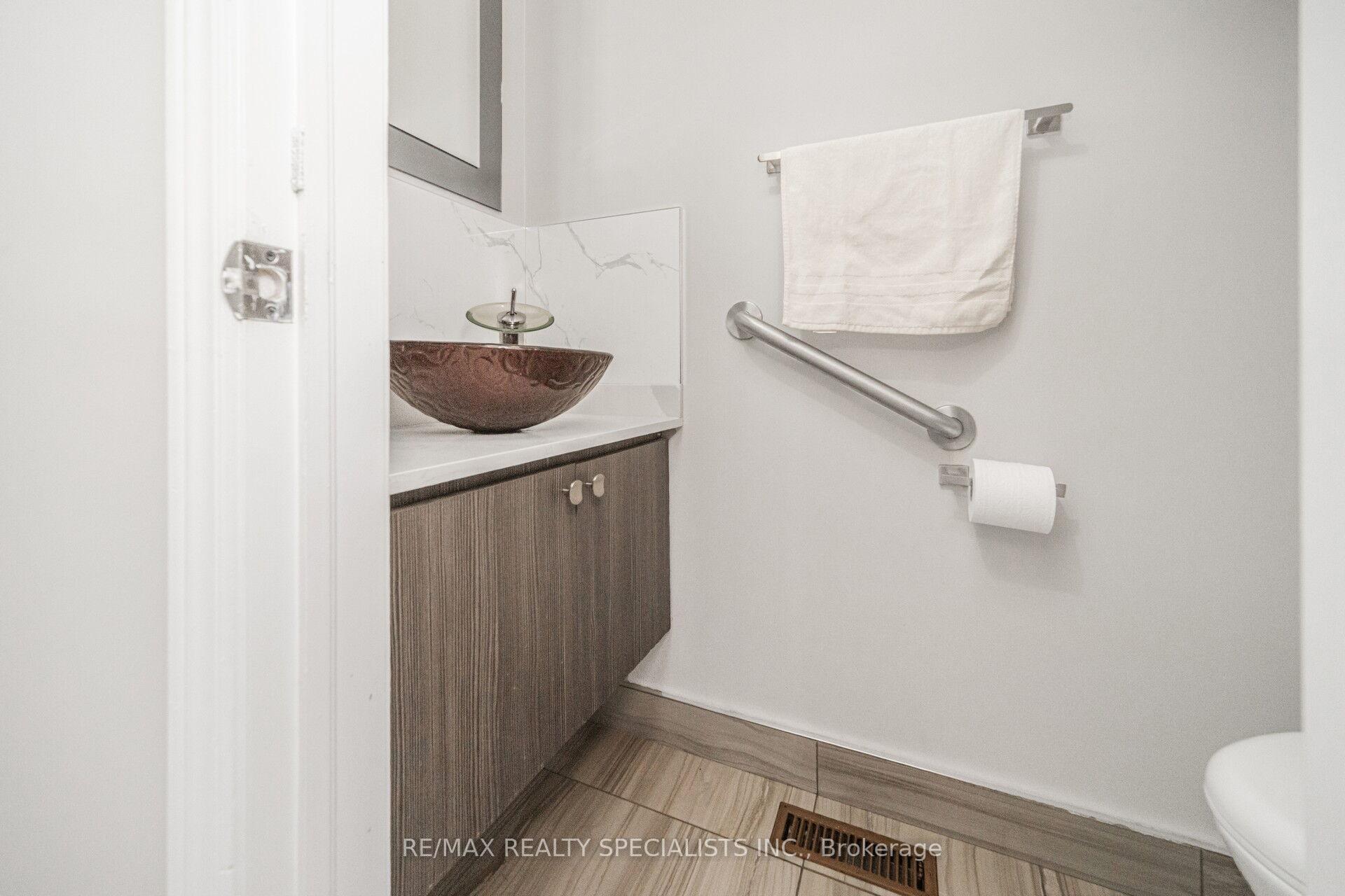 Photo 44 of 102 Chalkfarm Crescent, Brampton, Northwest Sandalwood Parkway — HOMEH
