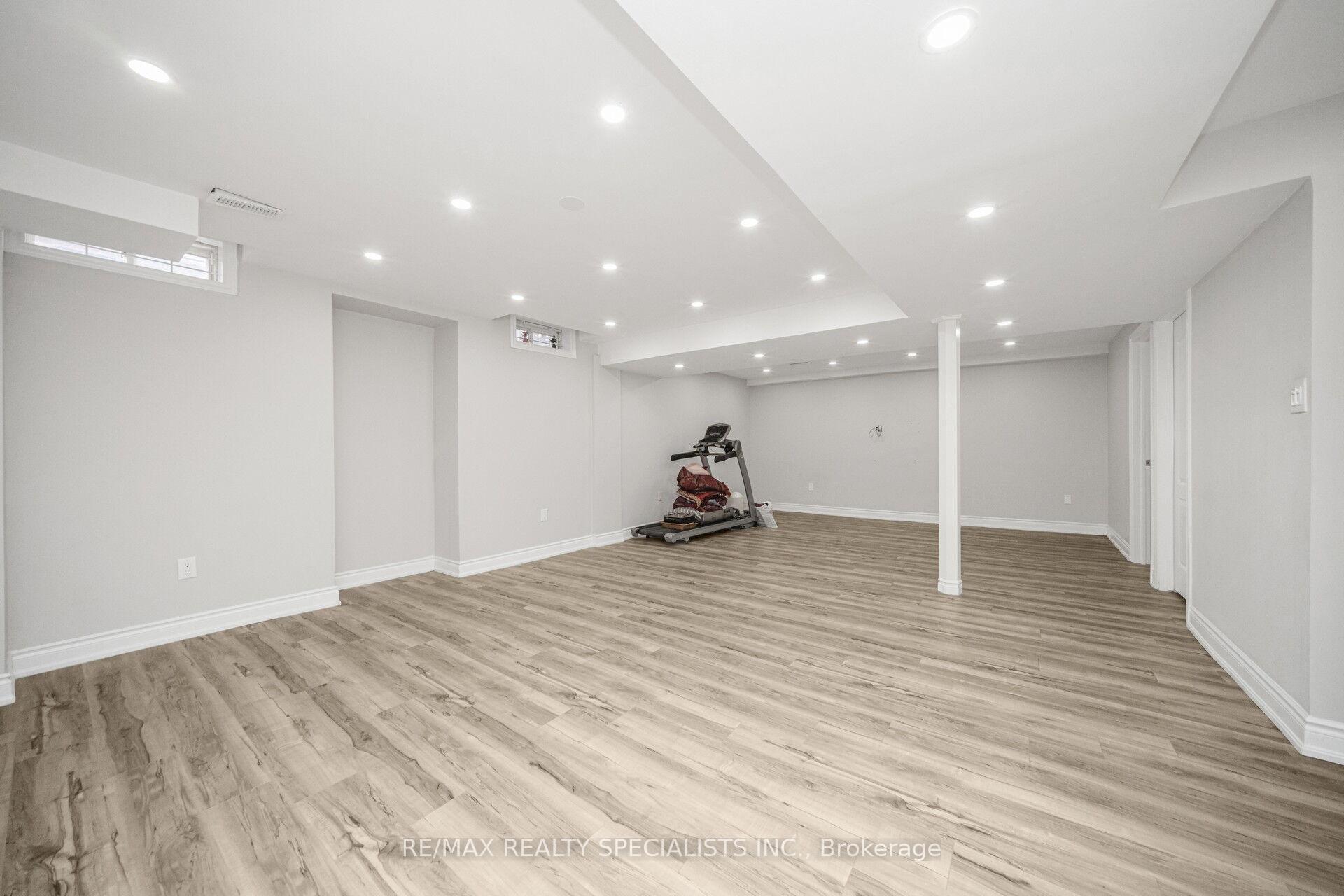 Photo 39 of 102 Chalkfarm Crescent, Brampton, Northwest Sandalwood Parkway — HOMEH