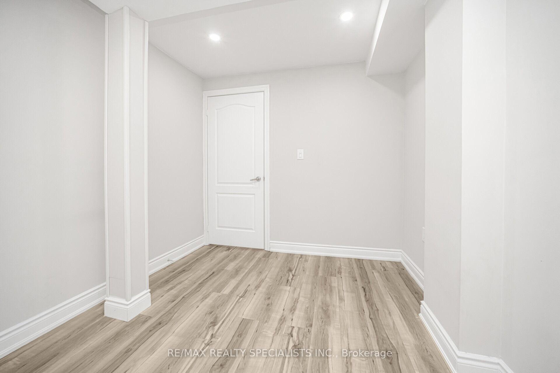 Photo 37 of 102 Chalkfarm Crescent, Brampton, Northwest Sandalwood Parkway — HOMEH