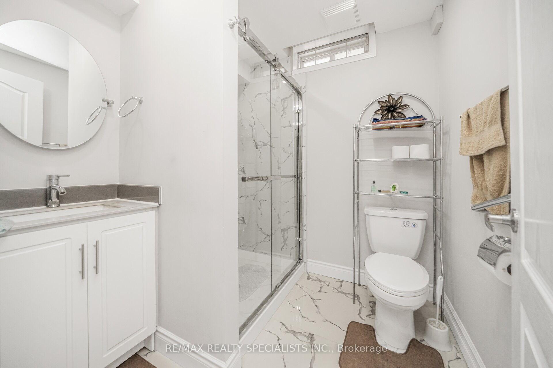 Photo 38 of 102 Chalkfarm Crescent, Brampton, Northwest Sandalwood Parkway — HOMEH