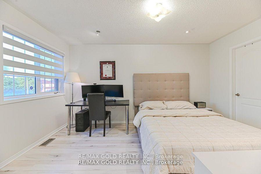 Photo 6 of 102 Sunny Meadow Boulevard, Brampton, Sandringham-Wellington — HOMEH