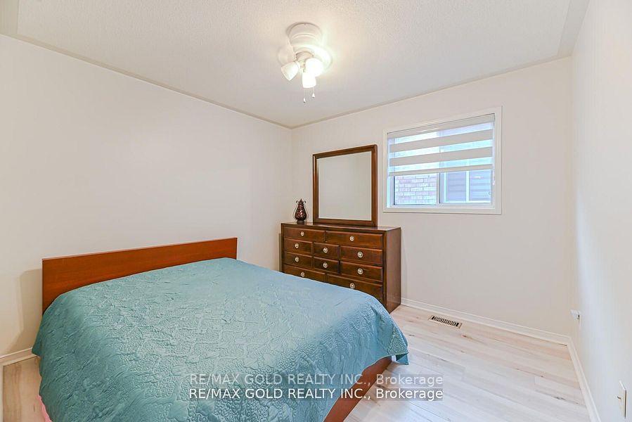 Photo 5 of 102 Sunny Meadow Boulevard, Brampton, Sandringham-Wellington — HOMEH