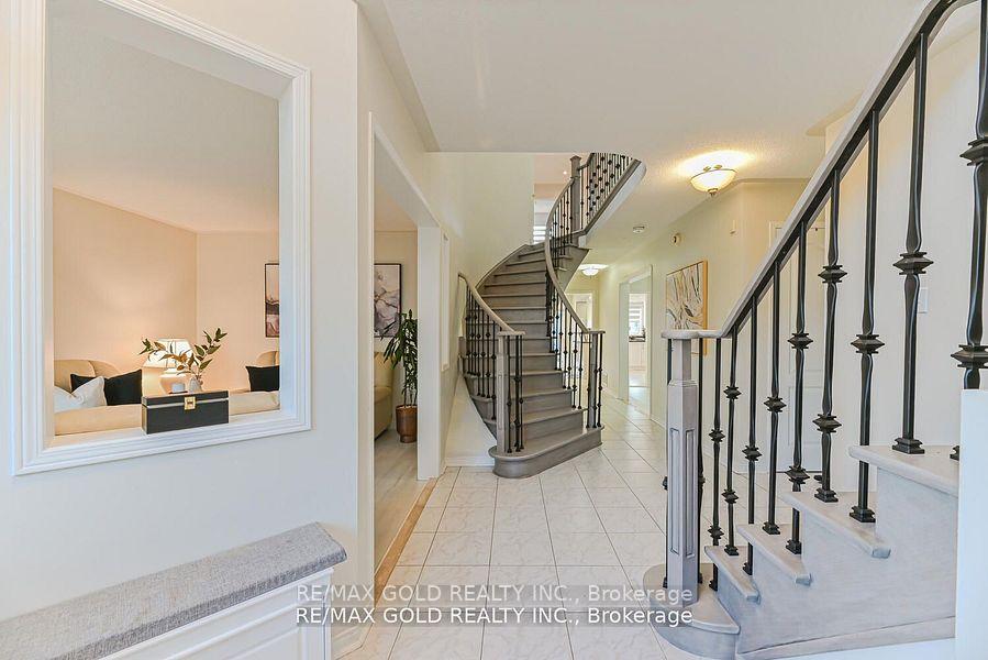 Photo 8 of 102 Sunny Meadow Boulevard, Brampton, Sandringham-Wellington — HOMEH