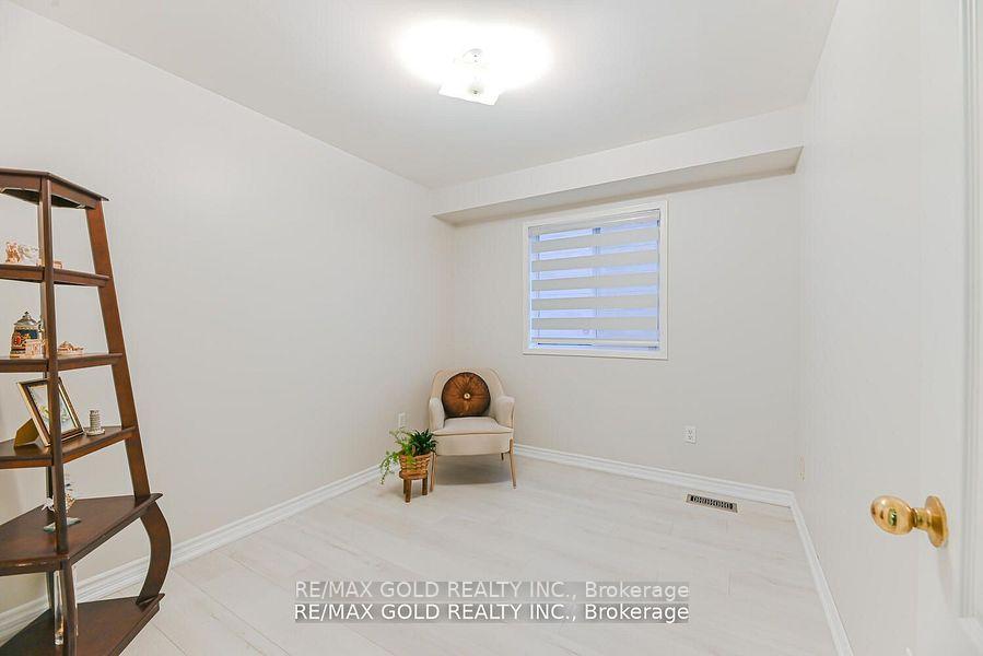 Photo 14 of 102 Sunny Meadow Boulevard, Brampton, Sandringham-Wellington — HOMEH