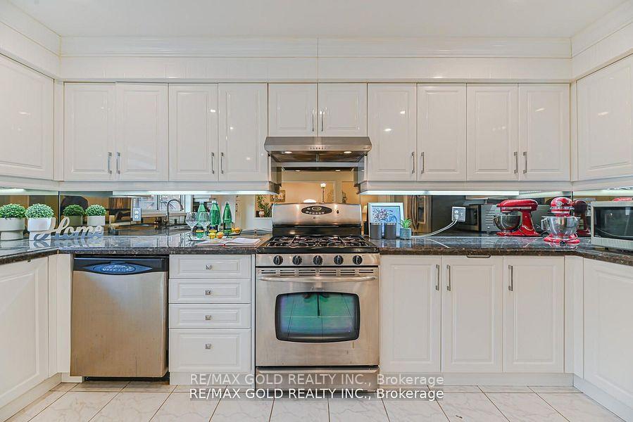 Photo 12 of 102 Sunny Meadow Boulevard, Brampton, Sandringham-Wellington — HOMEH