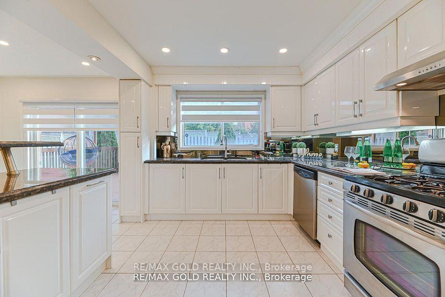 Photo 17 of 102 Sunny Meadow Boulevard, Brampton, Sandringham-Wellington — HOMEH