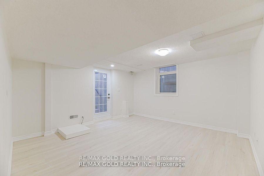 Photo 32 of 102 Sunny Meadow Boulevard, Brampton, Sandringham-Wellington — HOMEH