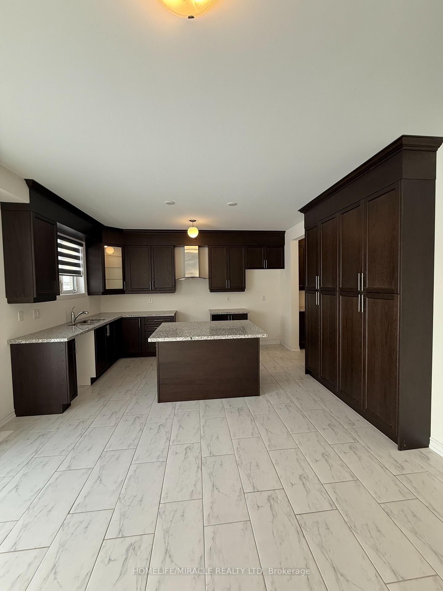 Photo 11 of 12 Rosanne Circle, Wasaga Beach — HOMEH