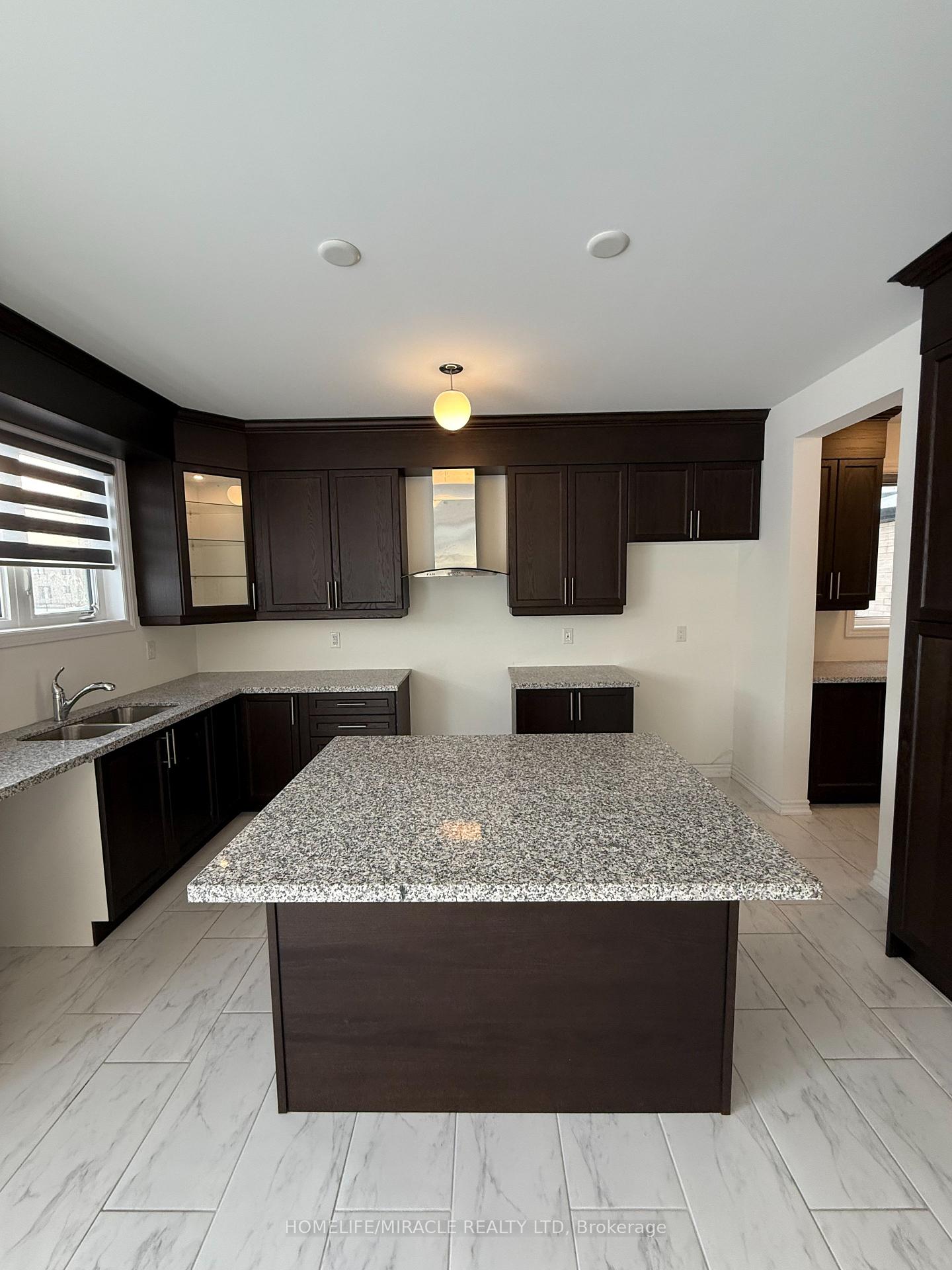 Photo 10 of 12 Rosanne Circle, Wasaga Beach — HOMEH