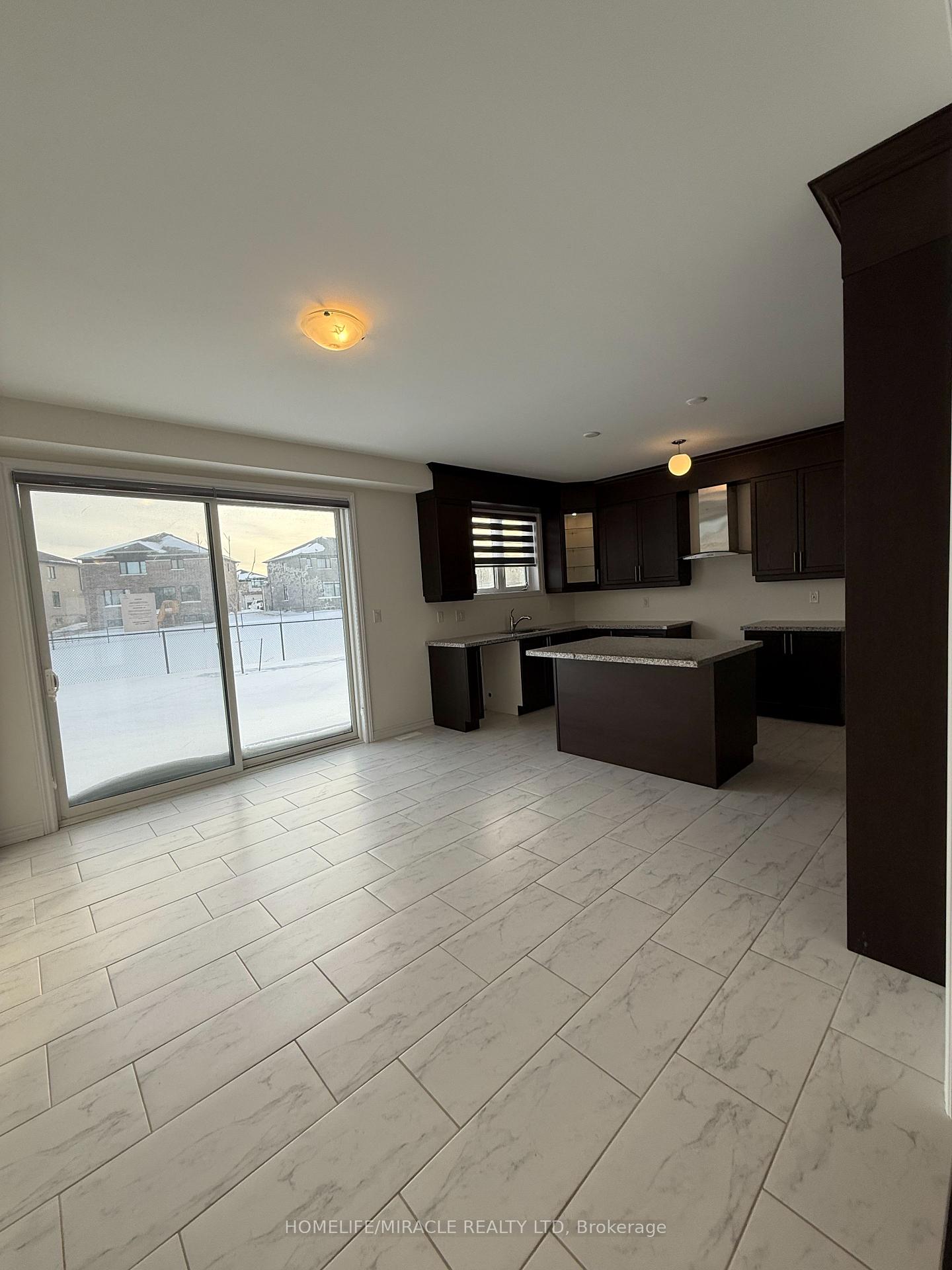Photo 7 of 12 Rosanne Circle, Wasaga Beach — HOMEH