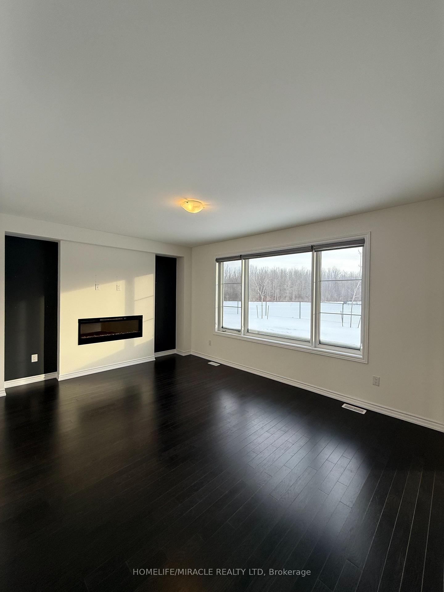 Photo 6 of 12 Rosanne Circle, Wasaga Beach — HOMEH