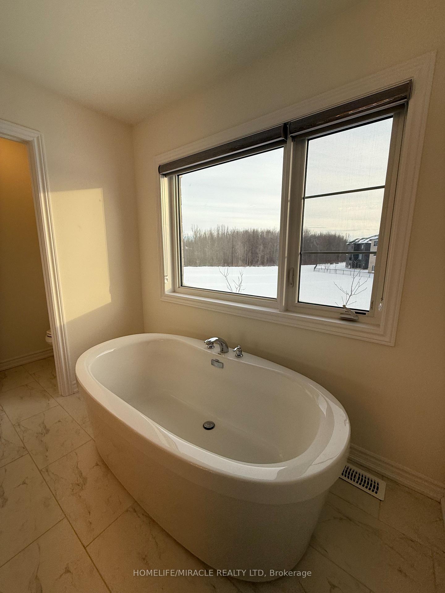 Photo 24 of 12 Rosanne Circle, Wasaga Beach — HOMEH