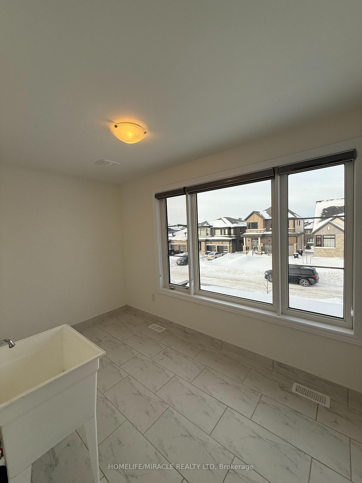 Photo 29 of 12 Rosanne Circle, Wasaga Beach — HOMEH