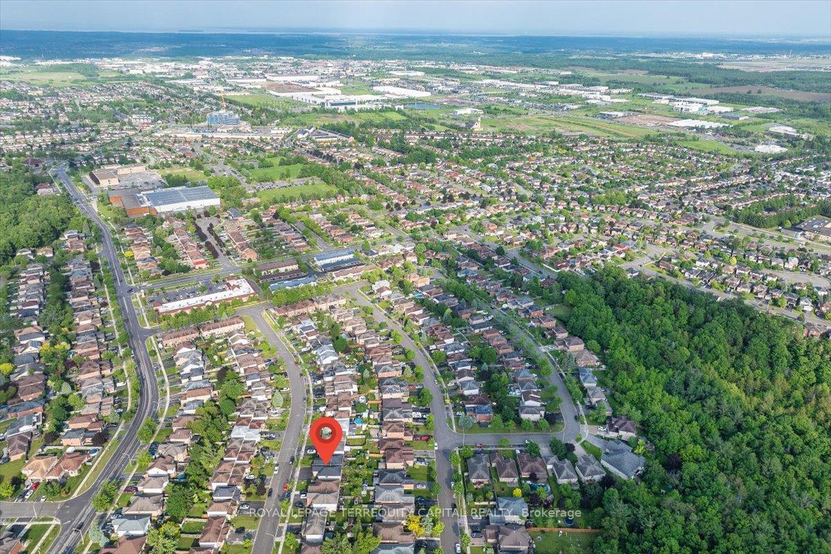 Photo 11 of 43 Willow Drive, Barrie, Holly — HOMEH