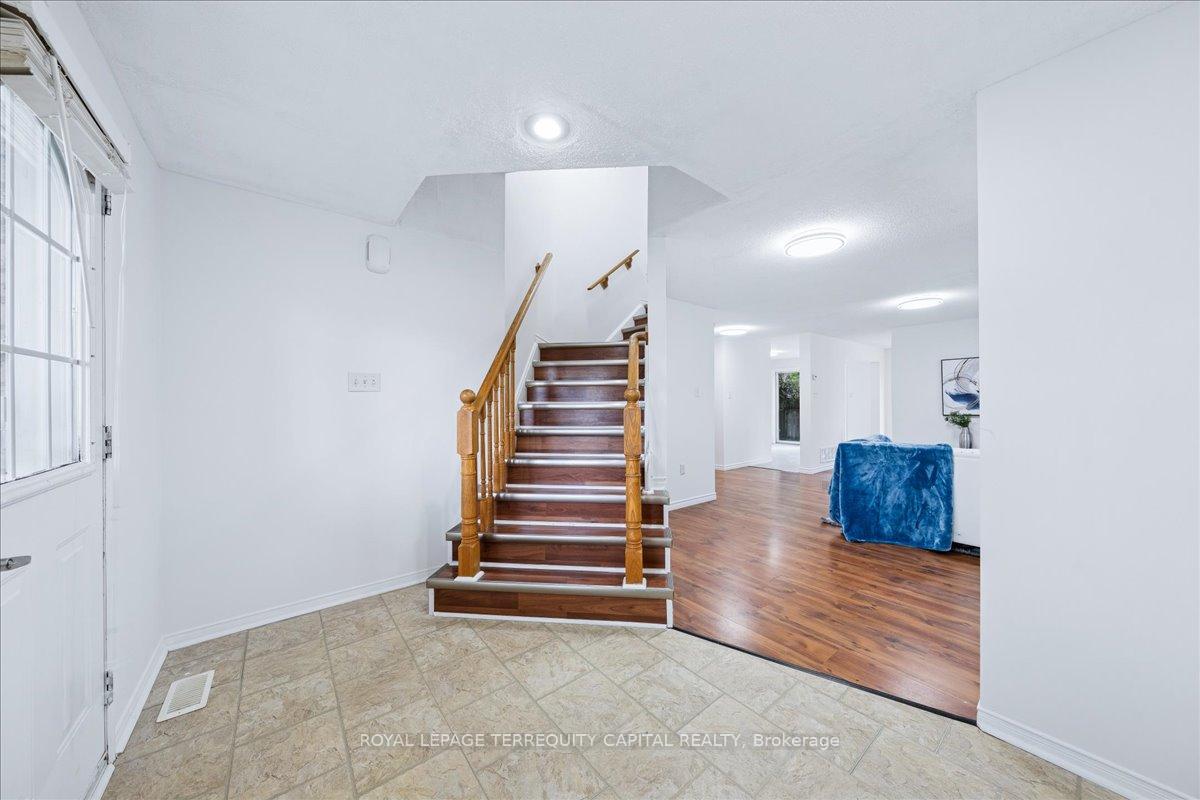 Photo 7 of 43 Willow Drive, Barrie, Holly — HOMEH