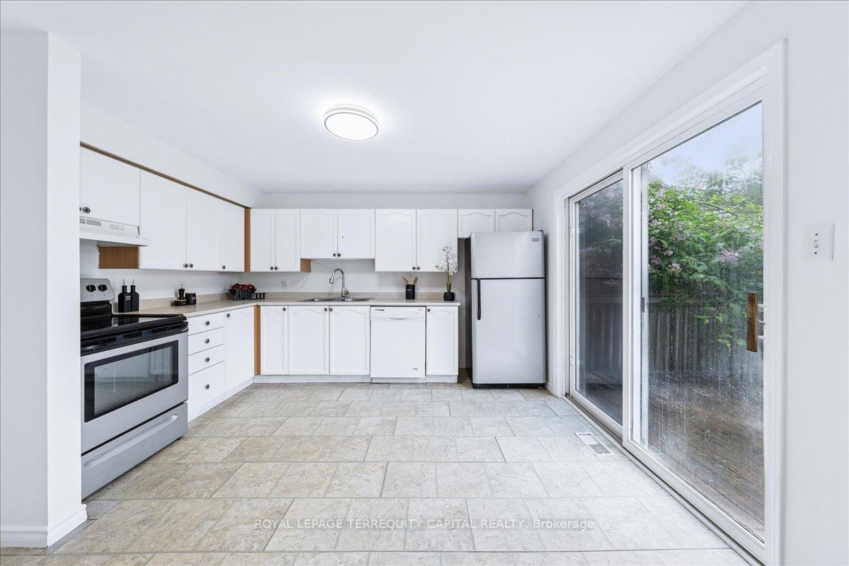 Photo 13 of 43 Willow Drive, Barrie, Holly — HOMEH