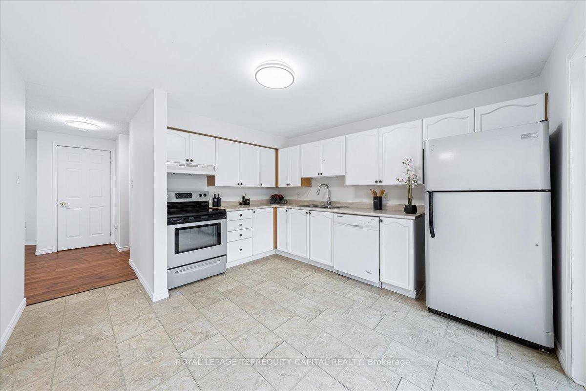 Photo 10 of 43 Willow Drive, Barrie, Holly — HOMEH