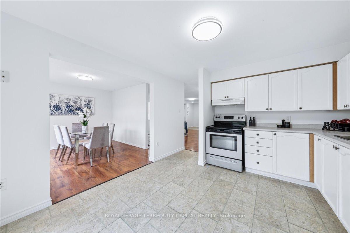 Photo 15 of 43 Willow Drive, Barrie, Holly — HOMEH
