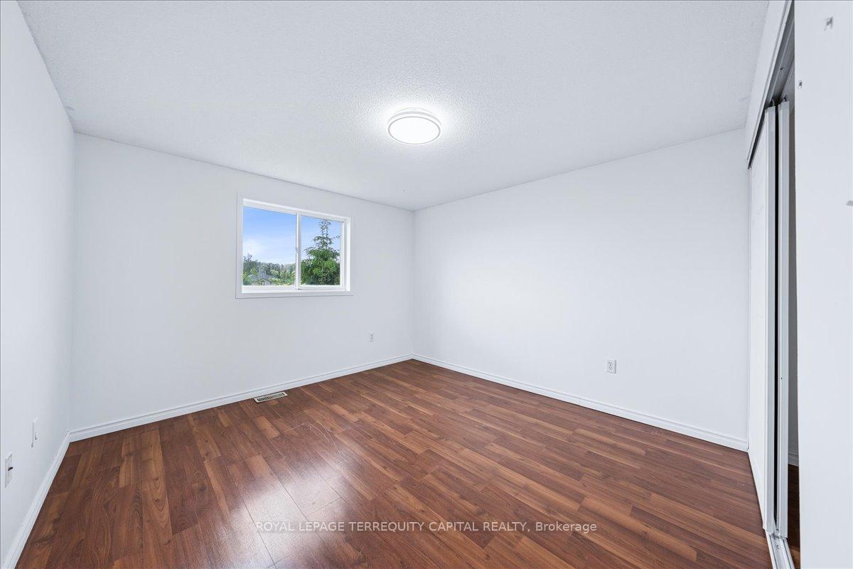 Photo 17 of 43 Willow Drive, Barrie, Holly — HOMEH