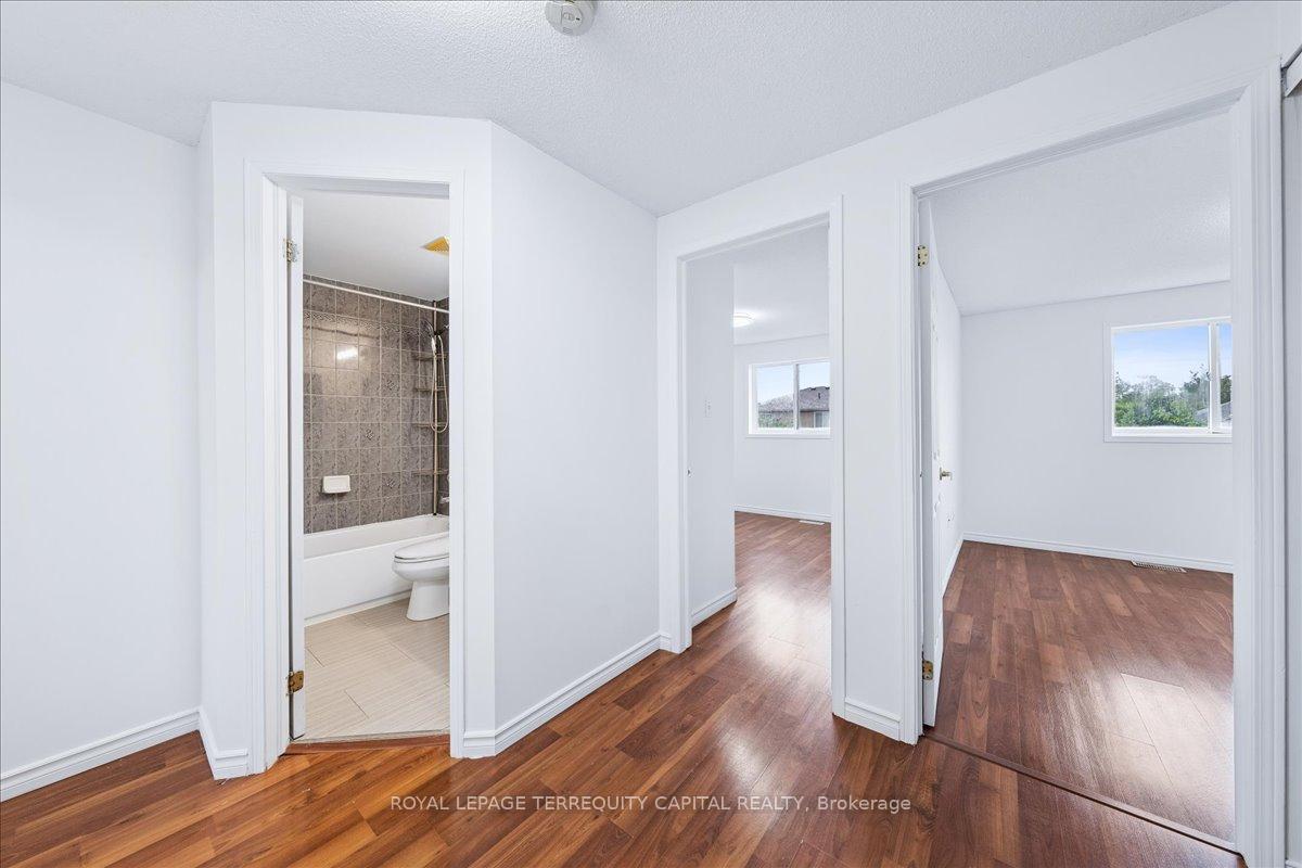 Photo 23 of 43 Willow Drive, Barrie, Holly — HOMEH