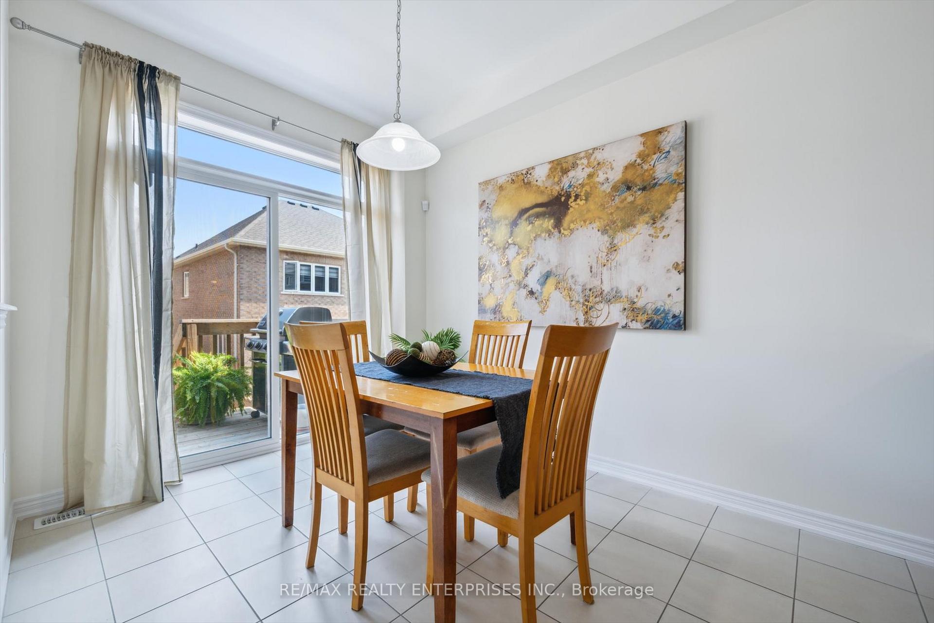 Photo 12 of 46 Benhurst Crescent, Brampton, Northwest Brampton — HOMEH