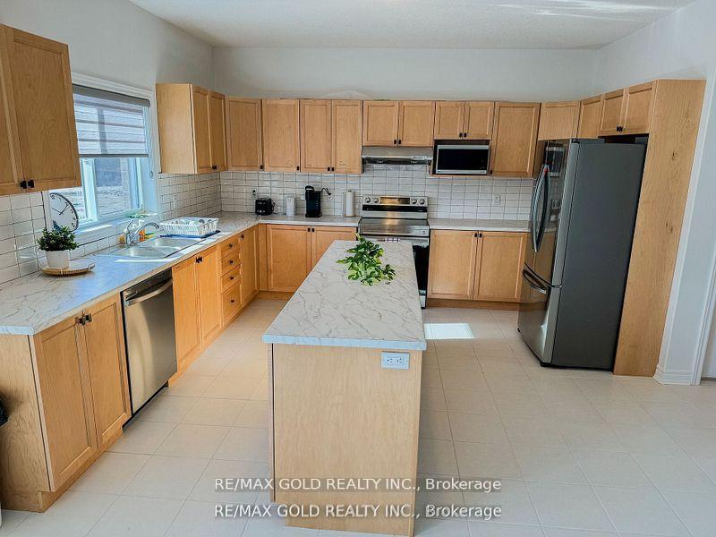 Photo 8 of 176 Plewes Drive, Collingwood — HOMEH