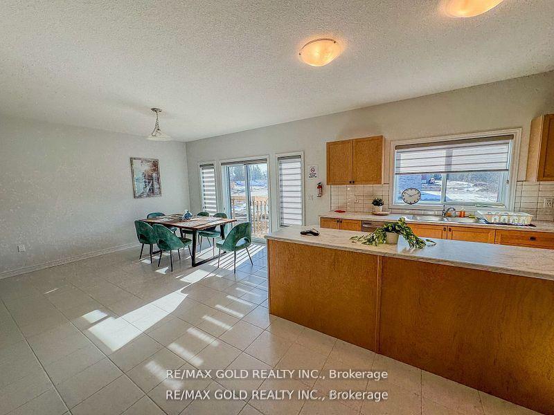 Photo 5 of 176 Plewes Drive, Collingwood — HOMEH