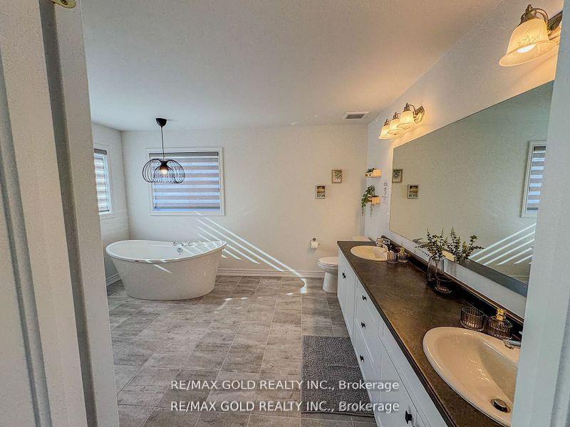 Photo 21 of 176 Plewes Drive, Collingwood — HOMEH