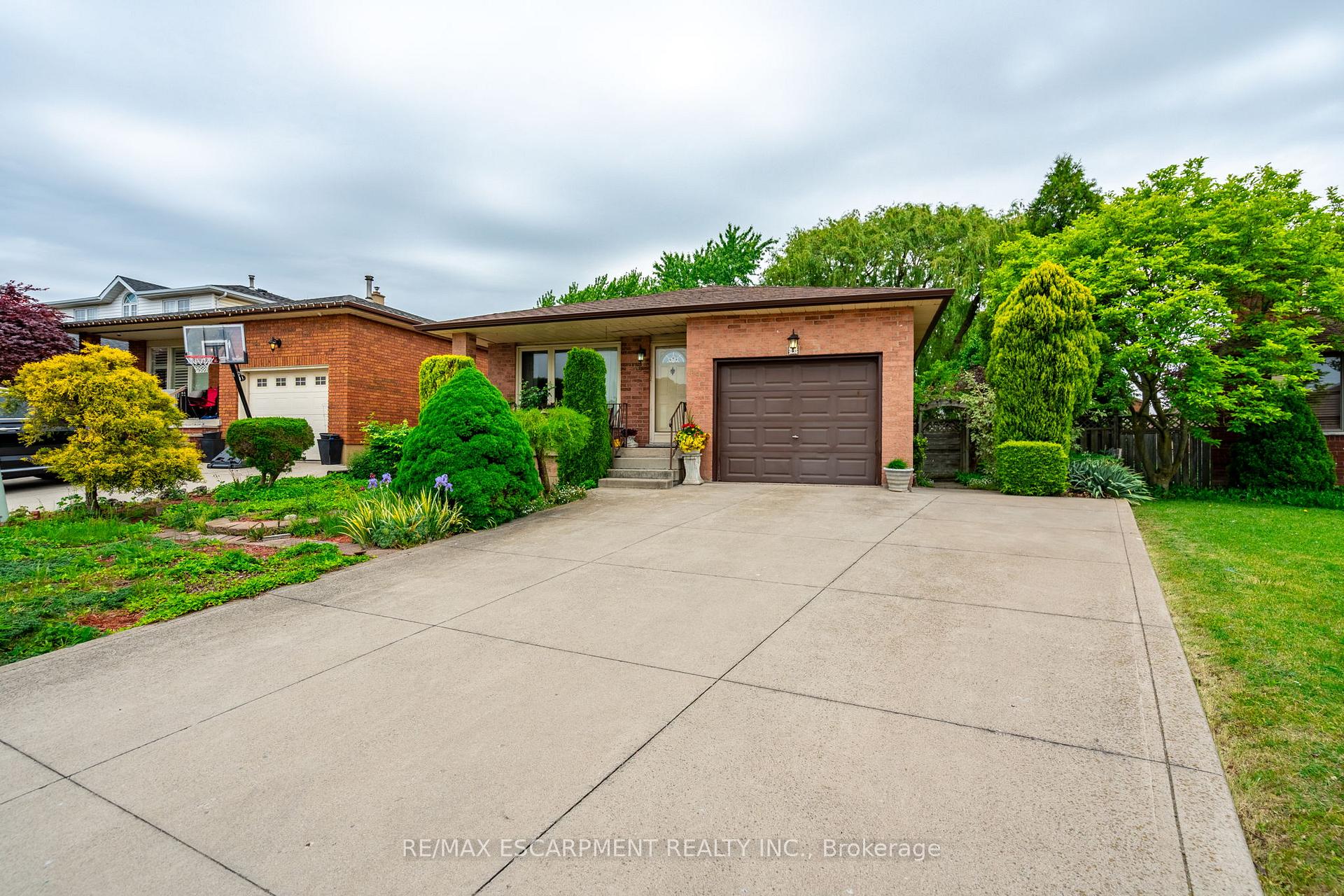Photo 1 of 43 Trenholme Crescent, Hamilton, Trenholme — HOMEH