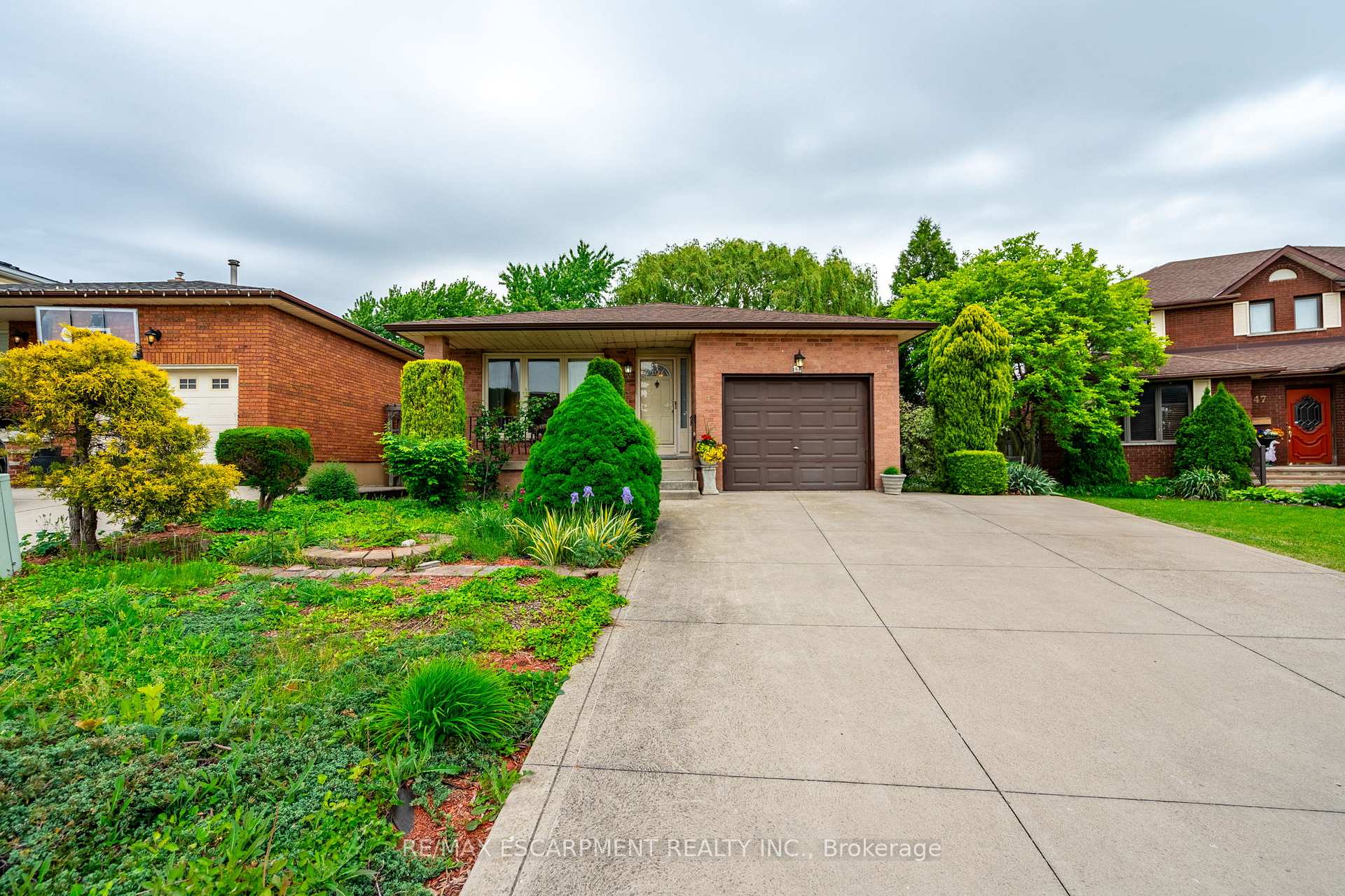 Photo 9 of 43 Trenholme Crescent, Hamilton, Trenholme — HOMEH