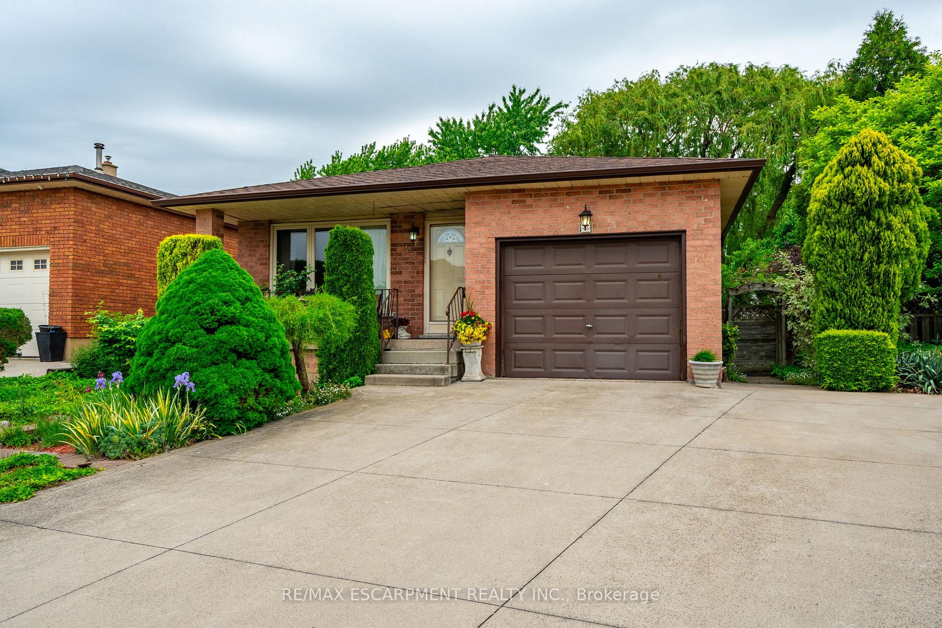 Photo 6 of 43 Trenholme Crescent, Hamilton, Trenholme — HOMEH