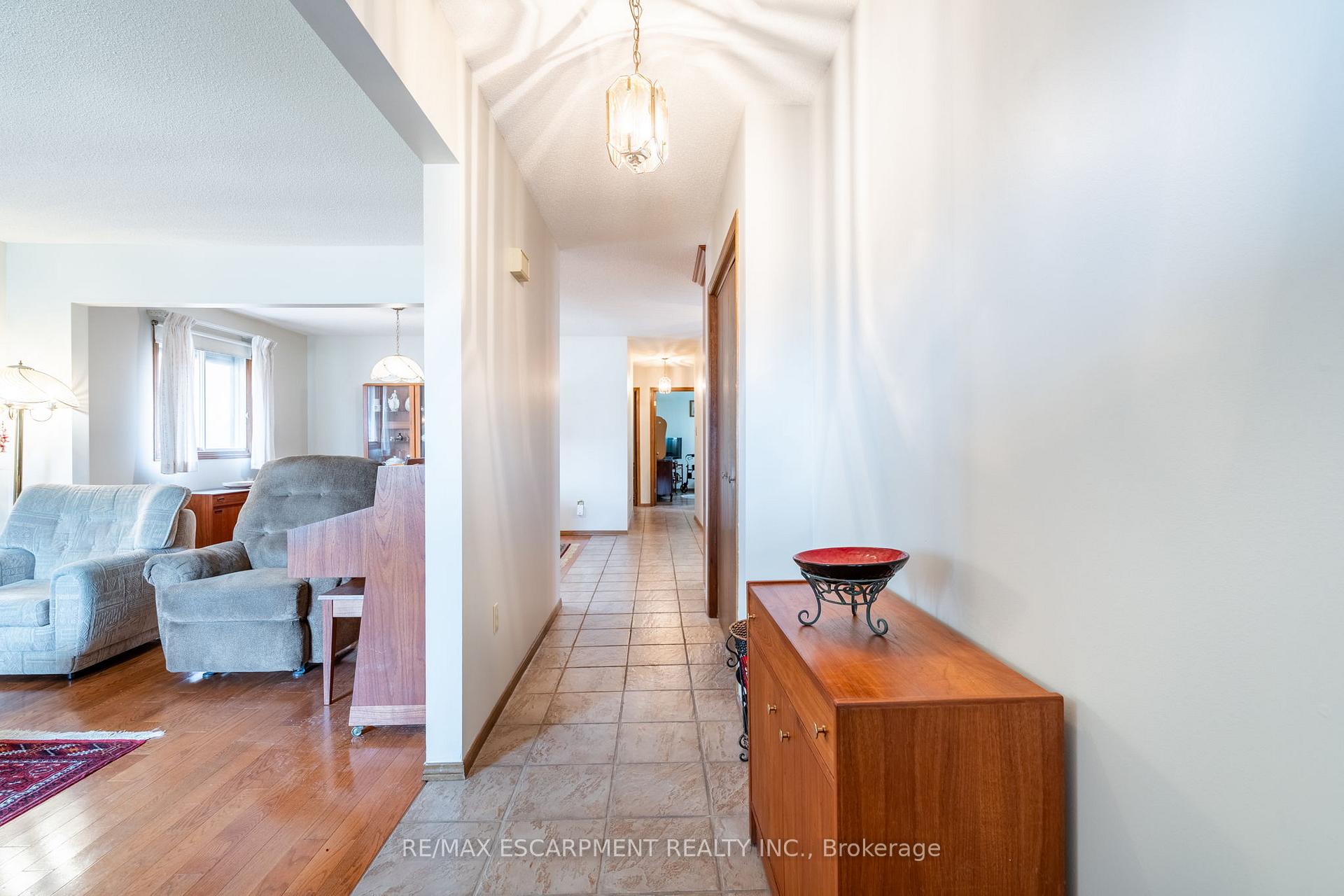Photo 22 of 43 Trenholme Crescent, Hamilton, Trenholme — HOMEH