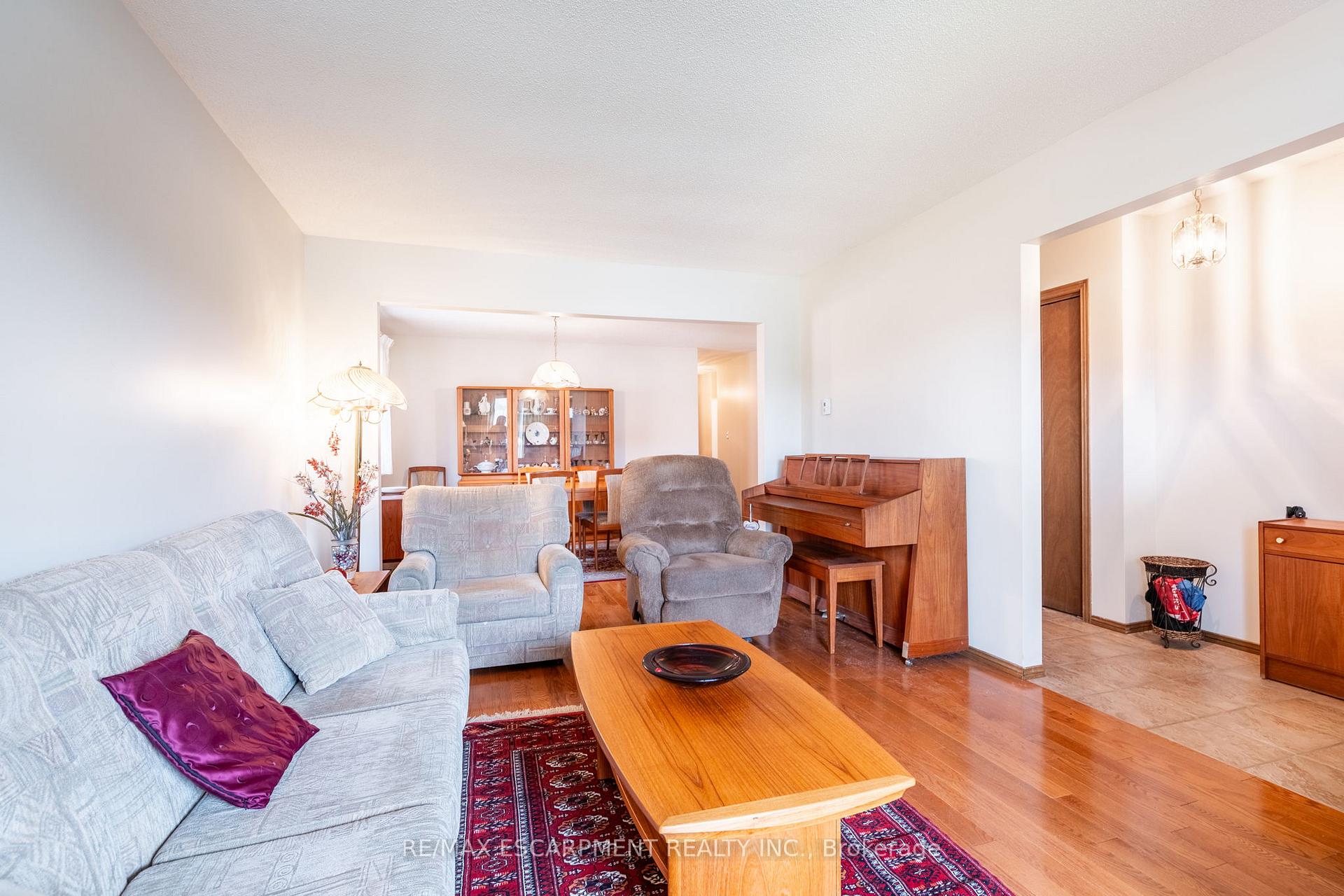 Photo 13 of 43 Trenholme Crescent, Hamilton, Trenholme — HOMEH