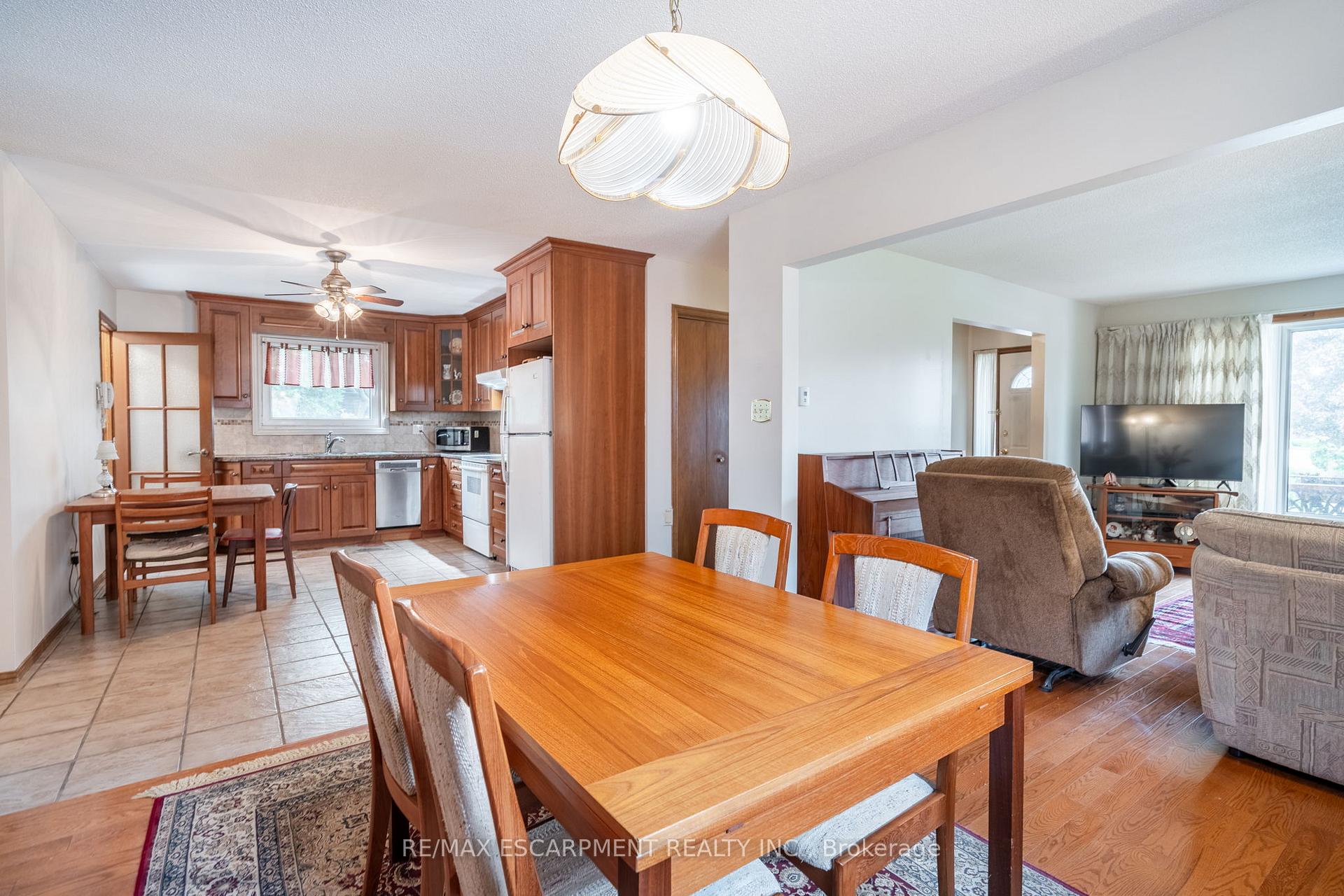 Photo 14 of 43 Trenholme Crescent, Hamilton, Trenholme — HOMEH