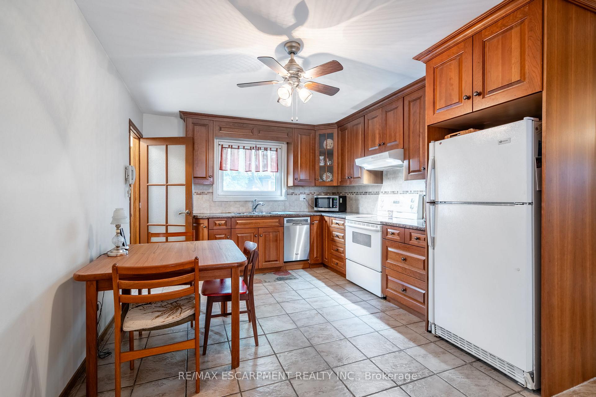 Photo 20 of 43 Trenholme Crescent, Hamilton, Trenholme — HOMEH
