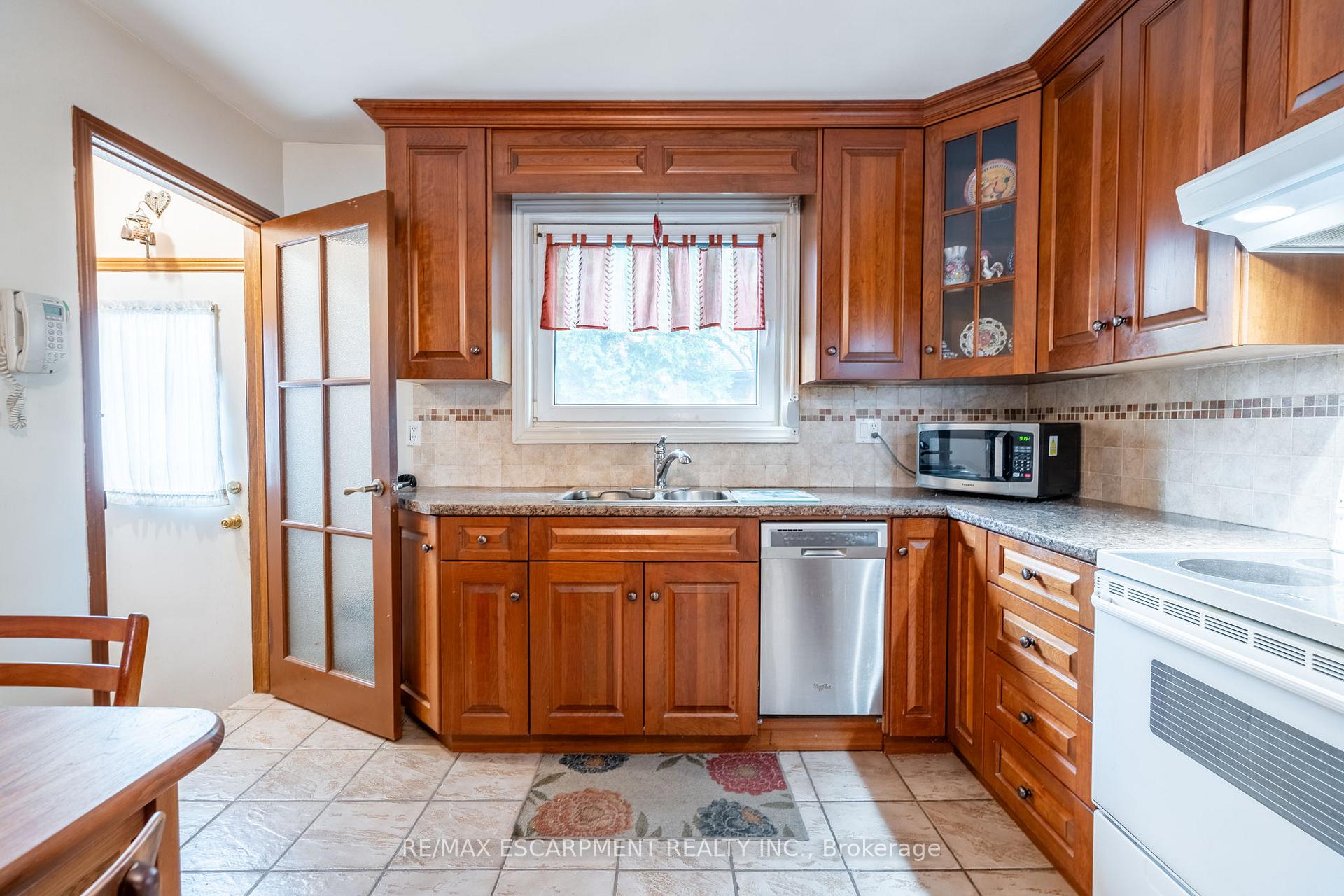 Photo 18 of 43 Trenholme Crescent, Hamilton, Trenholme — HOMEH