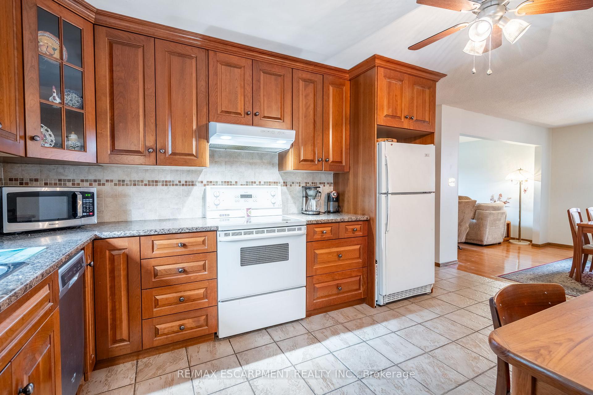 Photo 25 of 43 Trenholme Crescent, Hamilton, Trenholme — HOMEH
