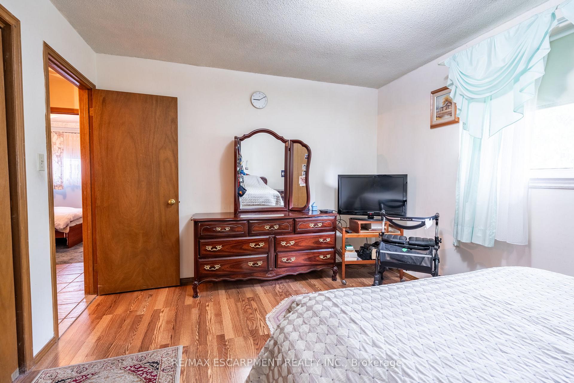 Photo 31 of 43 Trenholme Crescent, Hamilton, Trenholme — HOMEH