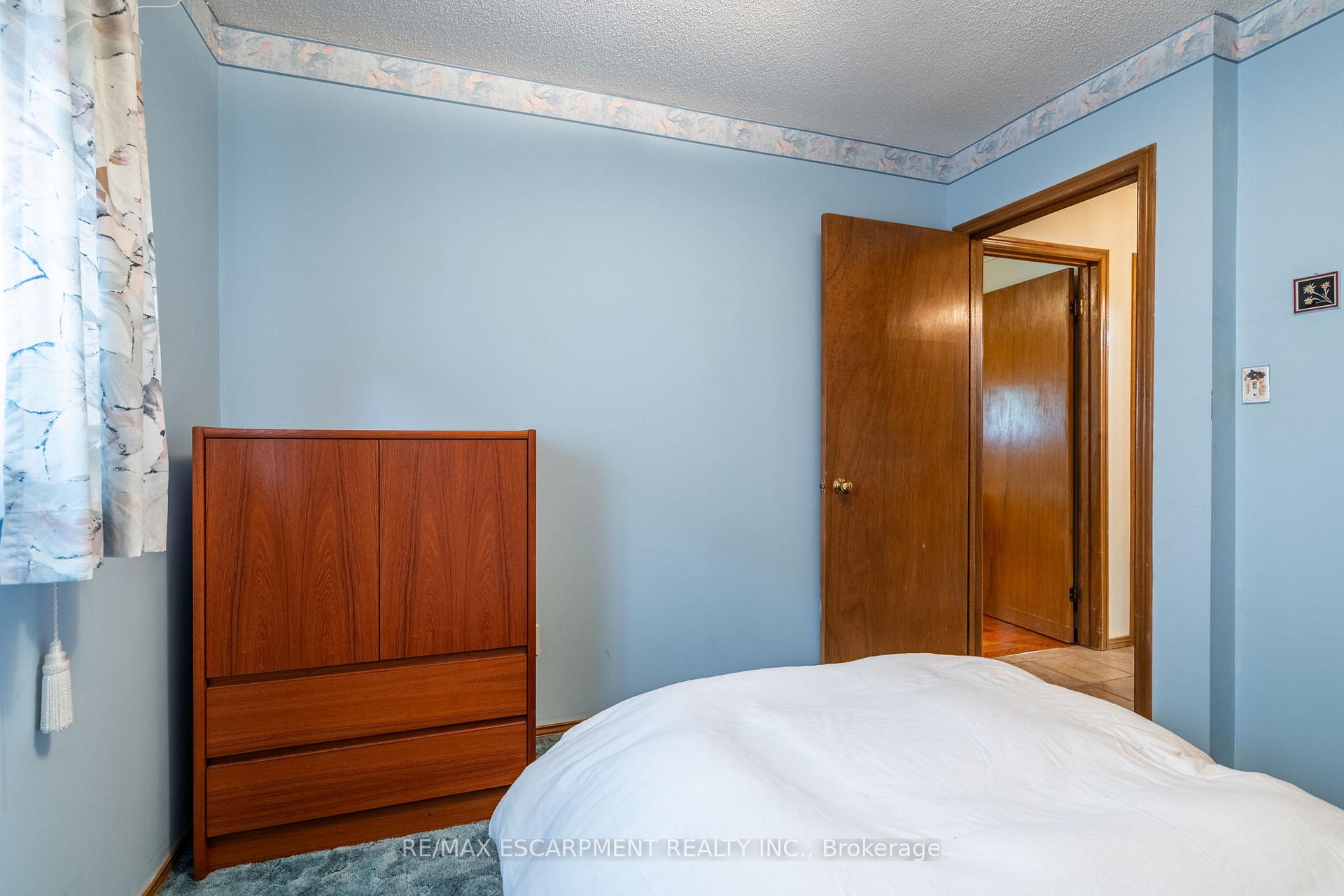 Photo 30 of 43 Trenholme Crescent, Hamilton, Trenholme — HOMEH