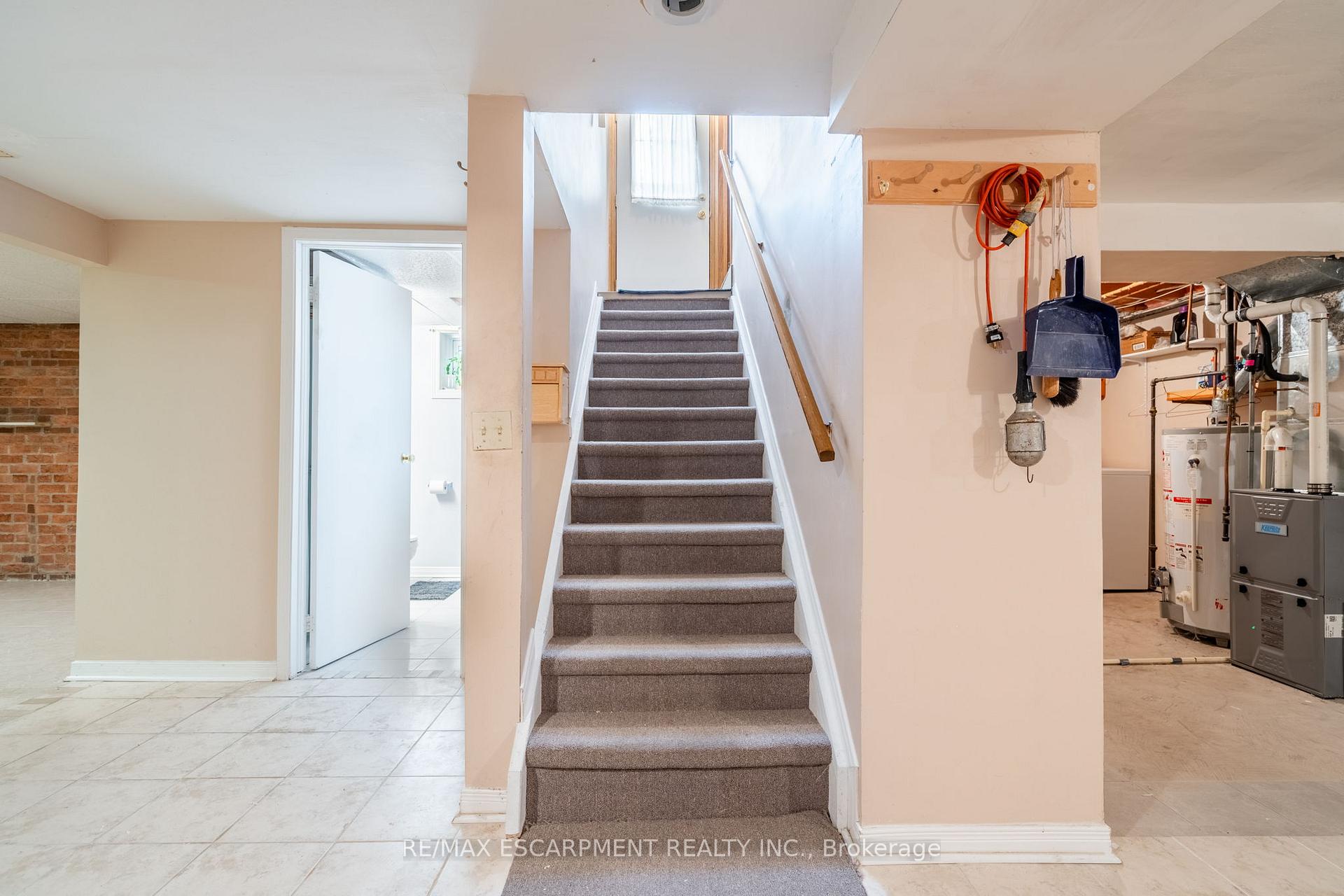 Photo 34 of 43 Trenholme Crescent, Hamilton, Trenholme — HOMEH
