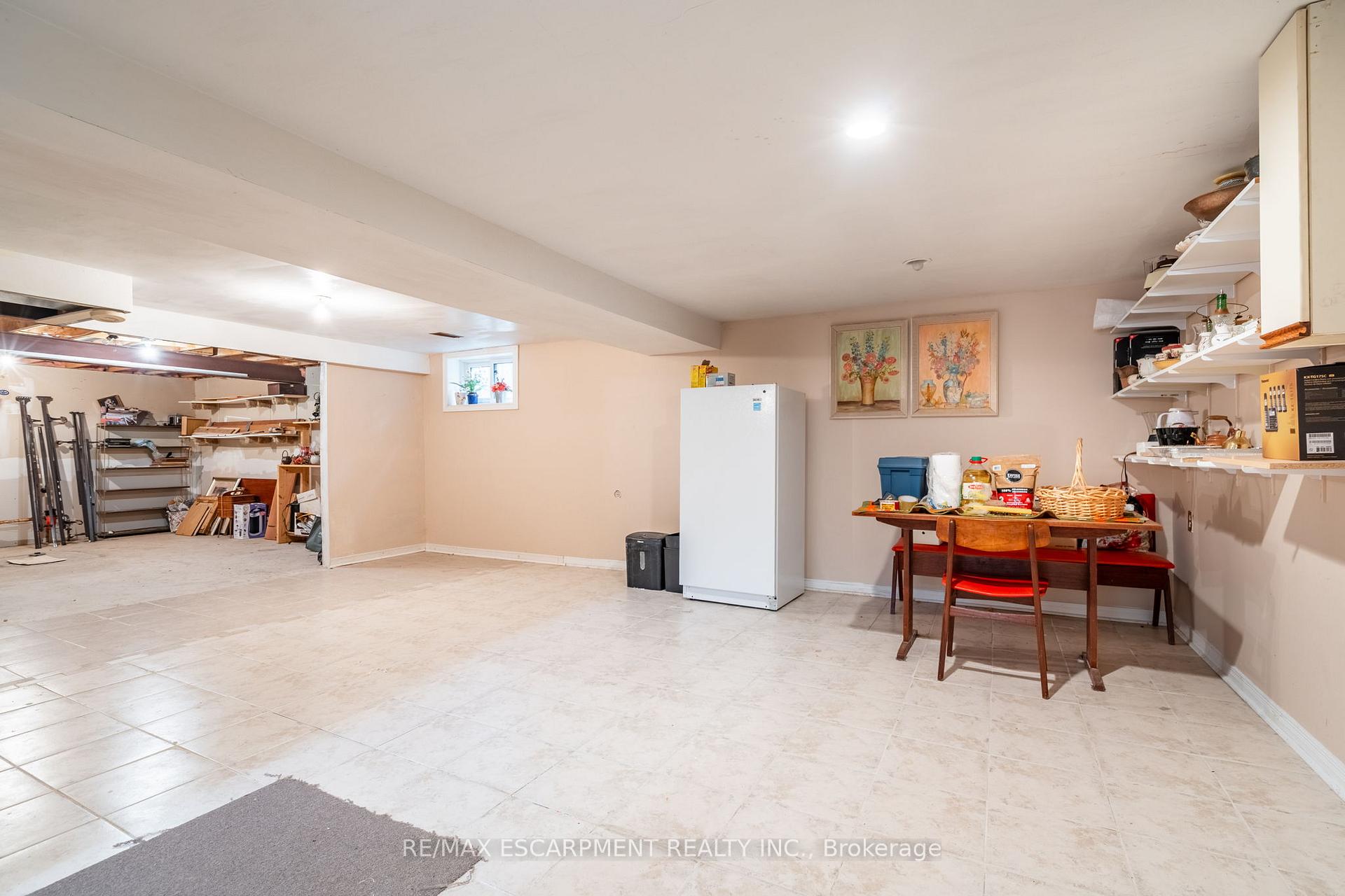 Photo 32 of 43 Trenholme Crescent, Hamilton, Trenholme — HOMEH