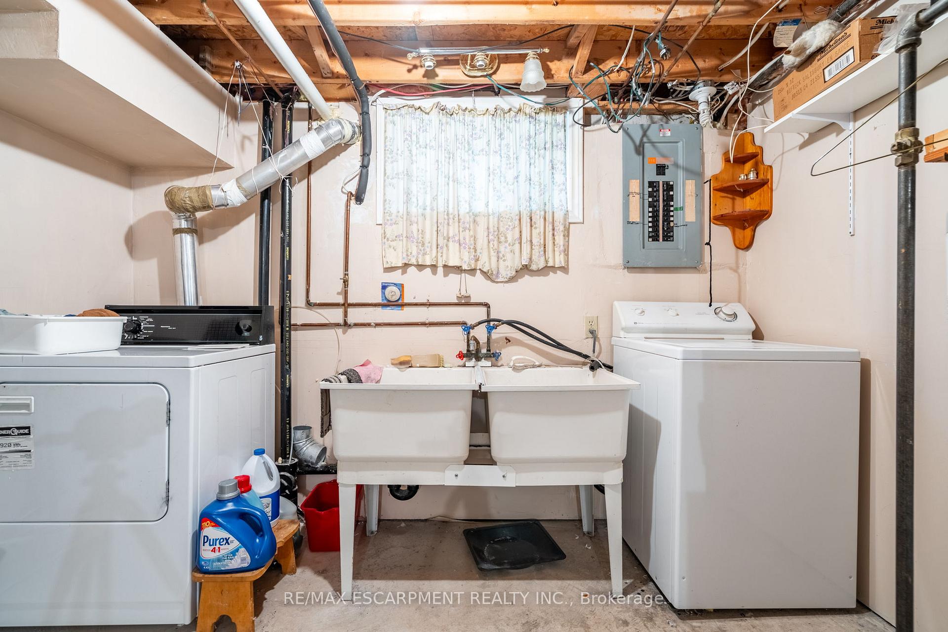 Photo 39 of 43 Trenholme Crescent, Hamilton, Trenholme — HOMEH