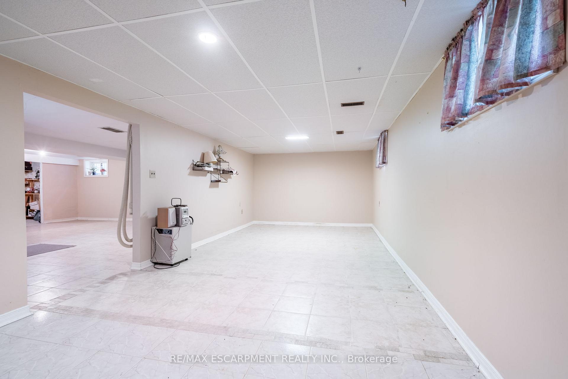 Photo 40 of 43 Trenholme Crescent, Hamilton, Trenholme — HOMEH