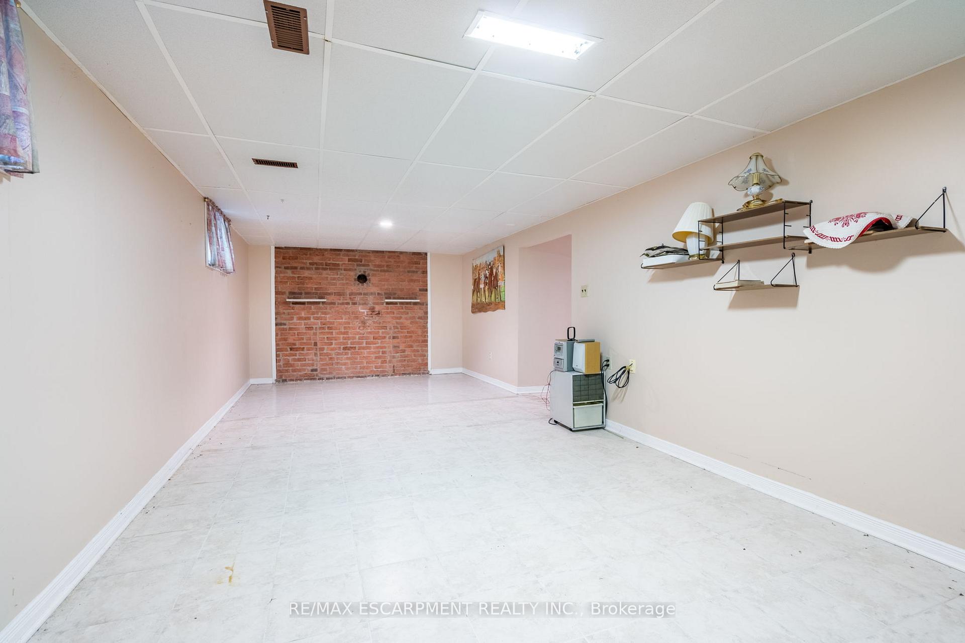 Photo 45 of 43 Trenholme Crescent, Hamilton, Trenholme — HOMEH